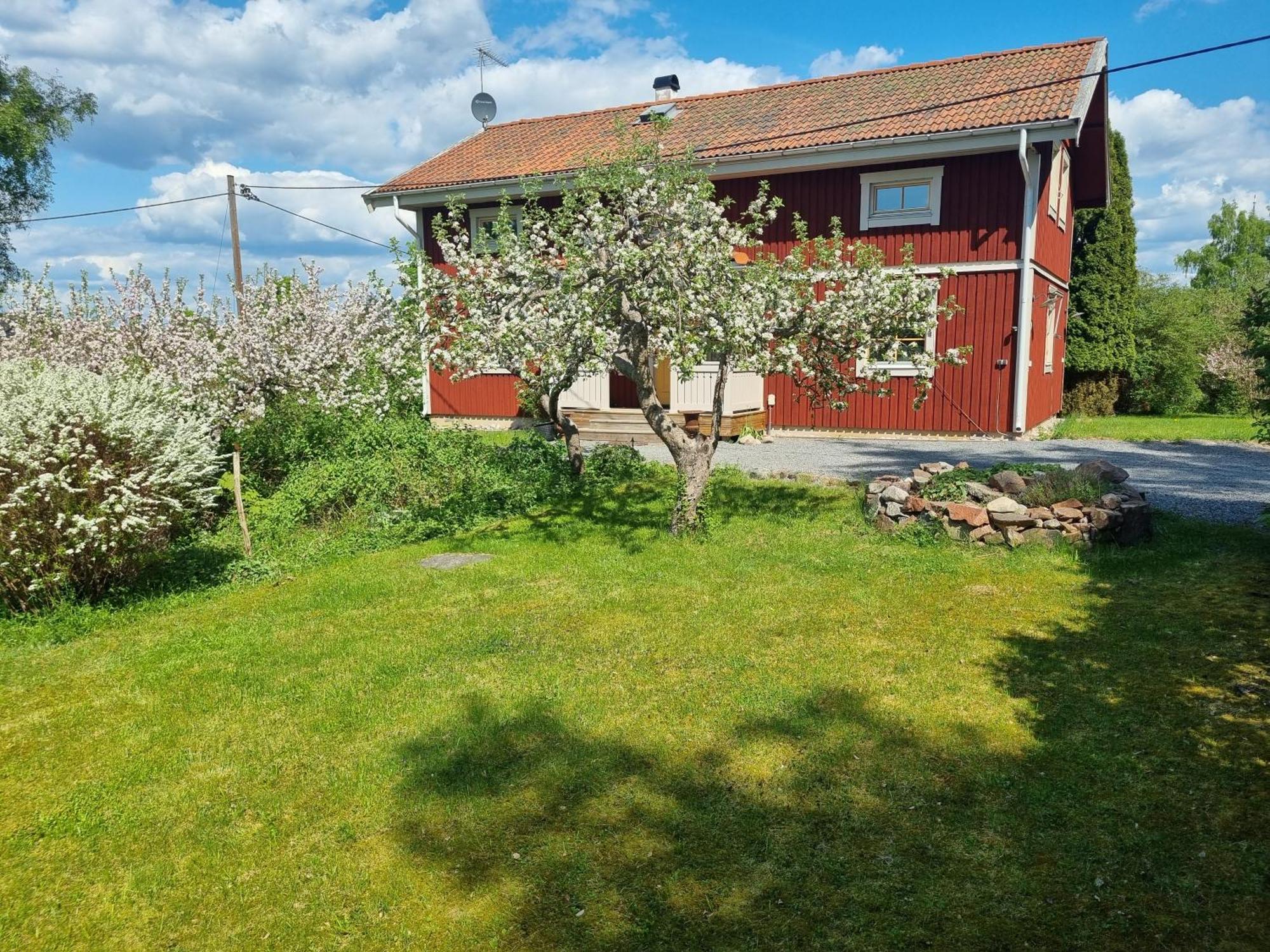 Saellinge House - Cozy Villa With Fireplace And Garden Close To أوبسالا المظهر الخارجي الصورة